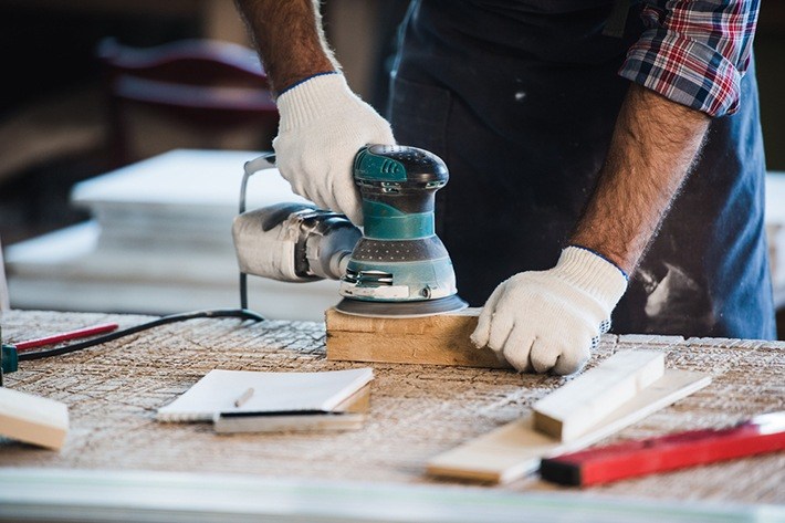 Handle ergonomics of best palm sander