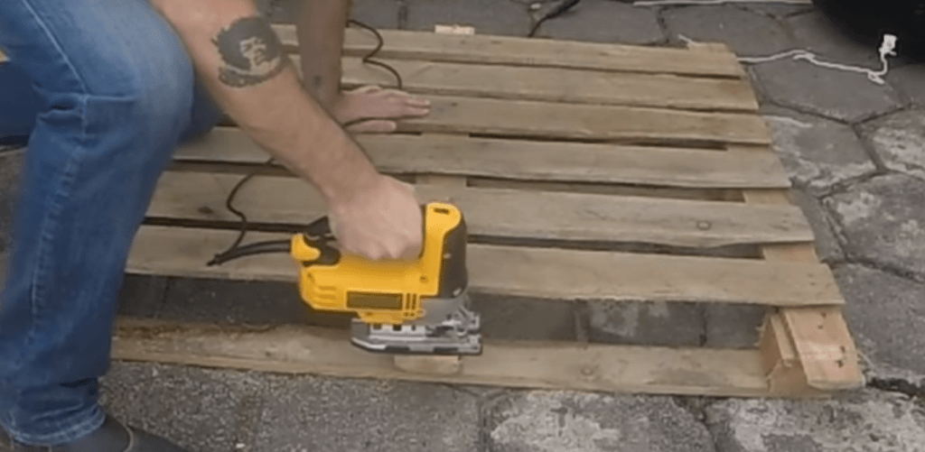 How To Make A Bar From Pallets