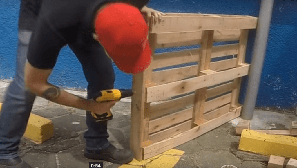 How To Make A Bar From Pallets